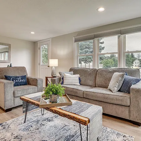 Charming Pepin Home Near Mississippi River!